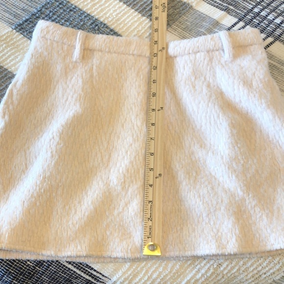In the Style Womens Mini Skirt Sz 14 Runs Small Ivory Fuzzy Zip Lined Winter - Picture 8 of 9